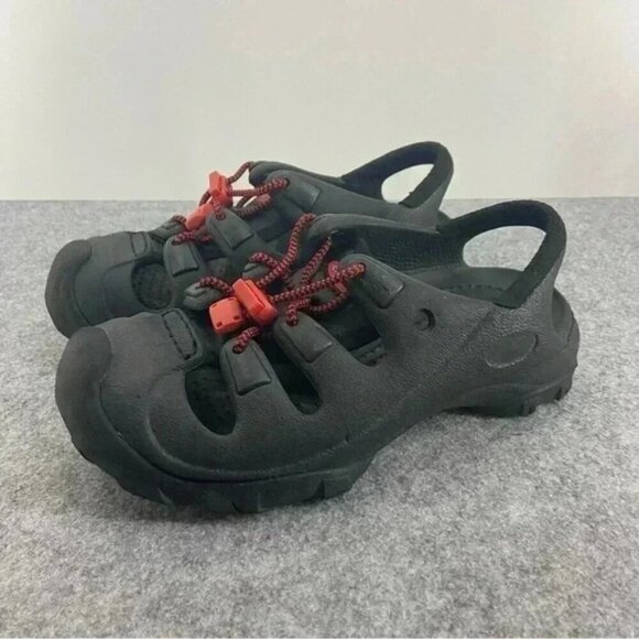 Crocs Juniors Youth Shoes Sandals  Boys Size 3 Black Red Bungie Cord - Picture 1 of 9